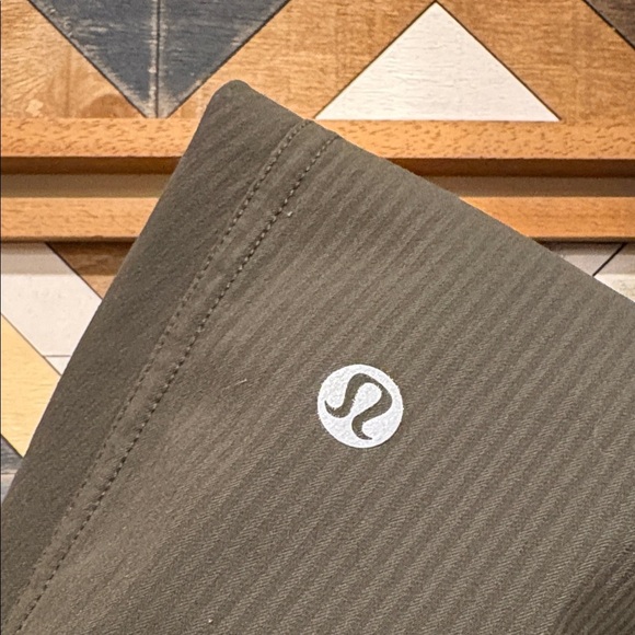 Lululemon Dance Studio Jogger in Dark Olive size 4 - Picture 6 of 9